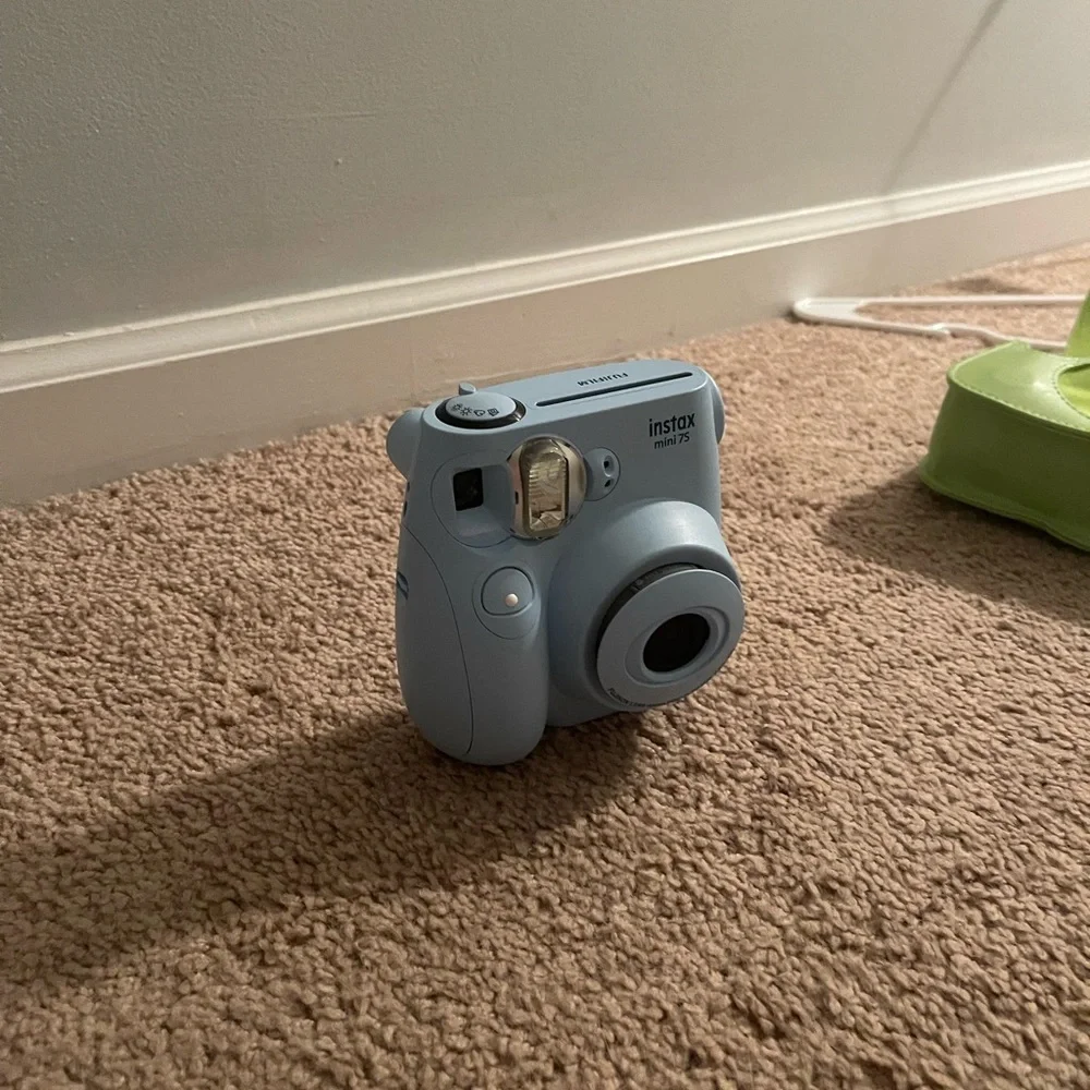 Fujifilm Polaroid Camera- Light blue instax mini 7S and green case